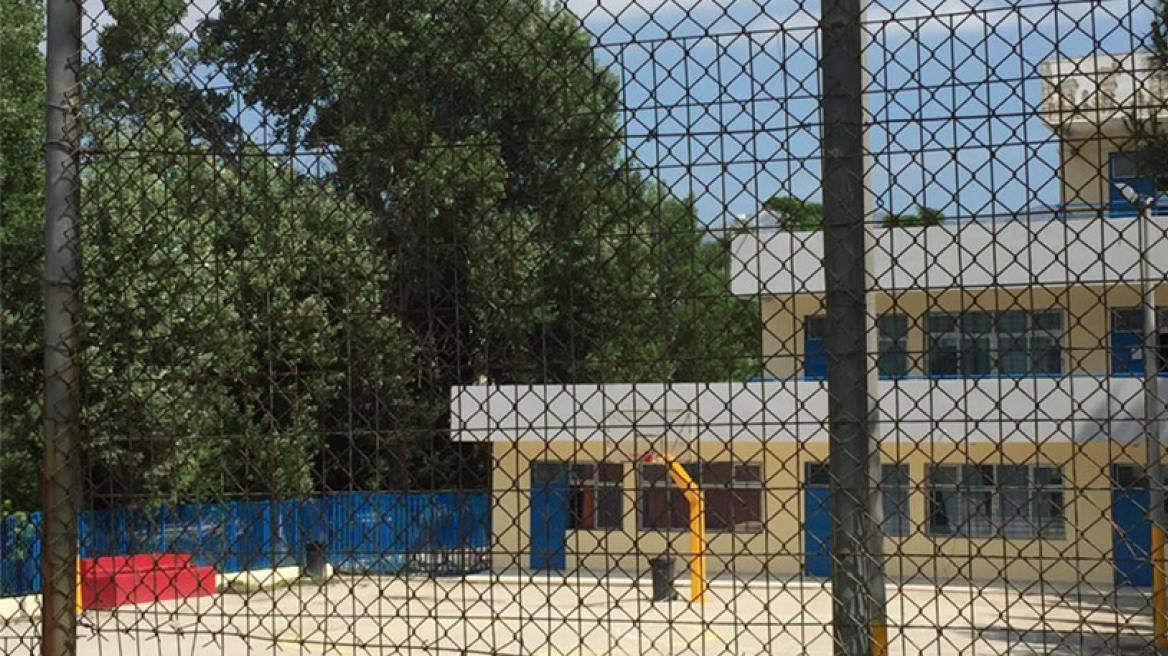 Σοκ: Από αδέσποτη σφαίρα σκοτώθηκε ο 11χρονος μαθητής στο σχολείο στο Μενίδι