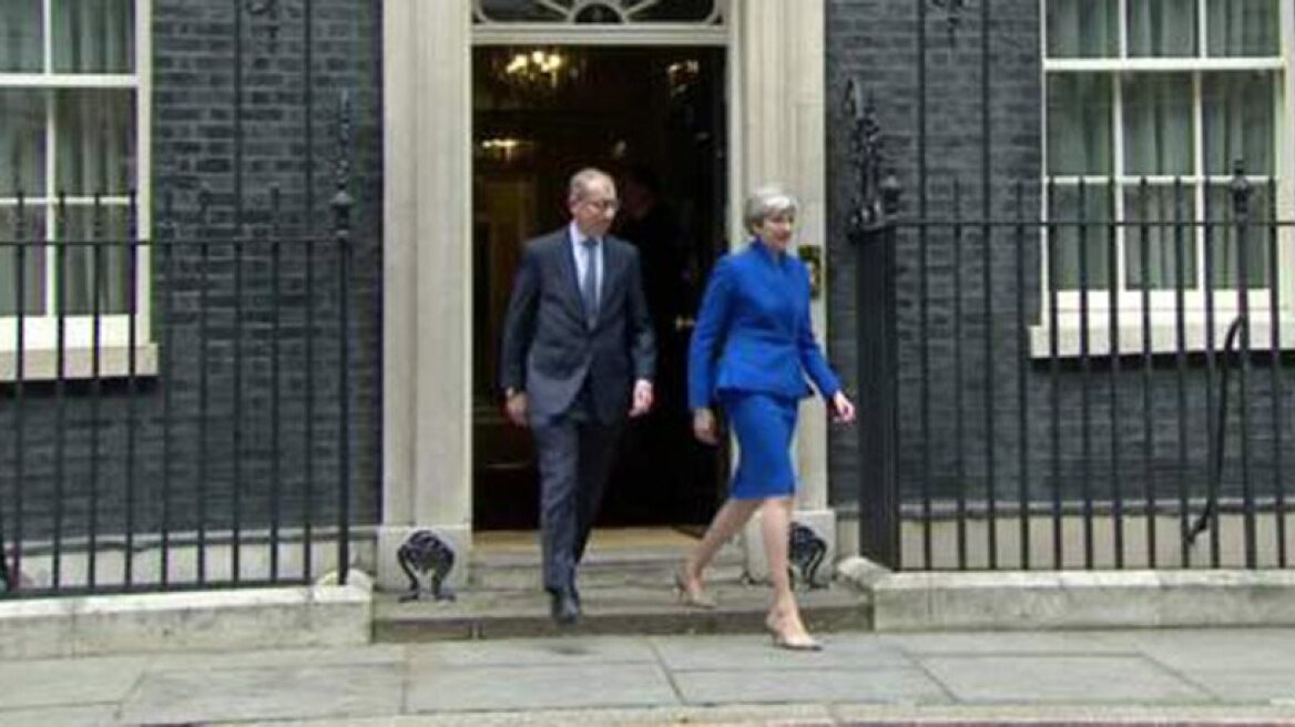 May asks to form government with DUP