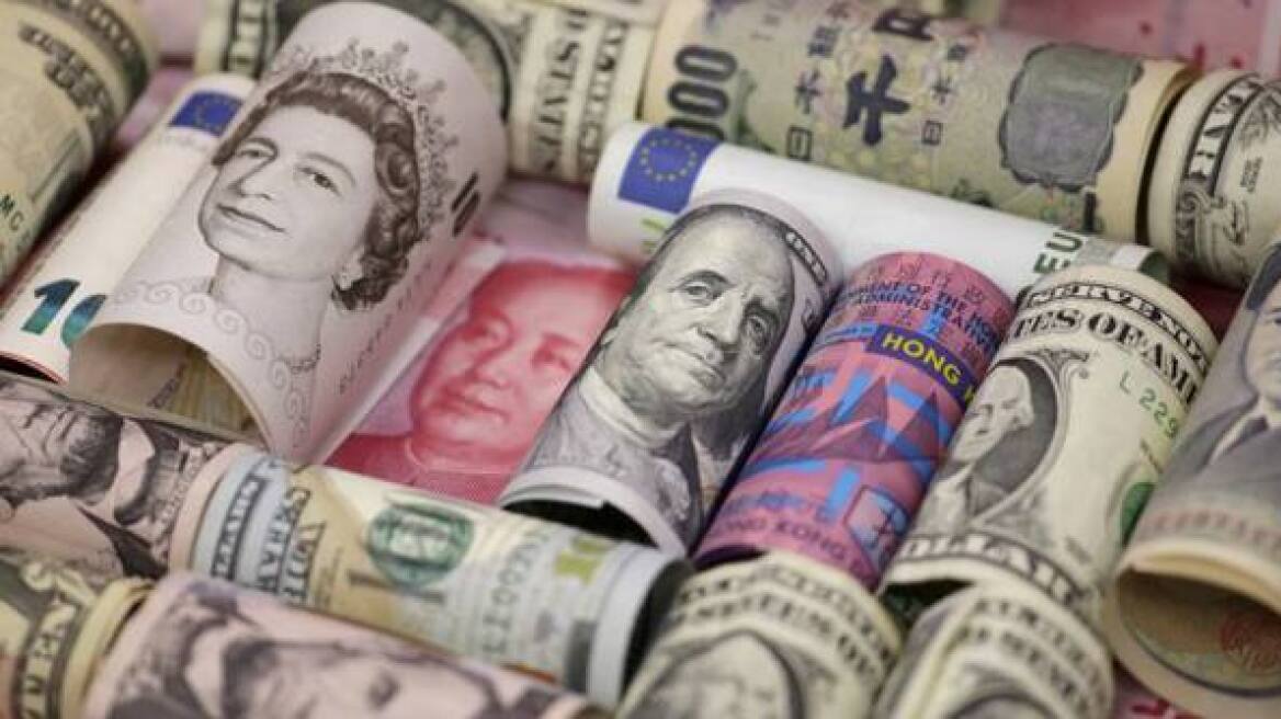 Βρετανία: Η στερλίνα χάνει 0,4% έναντι του δολαρίου - Σε χαμηλά 7μηνου σε σχέση με το ευρώ