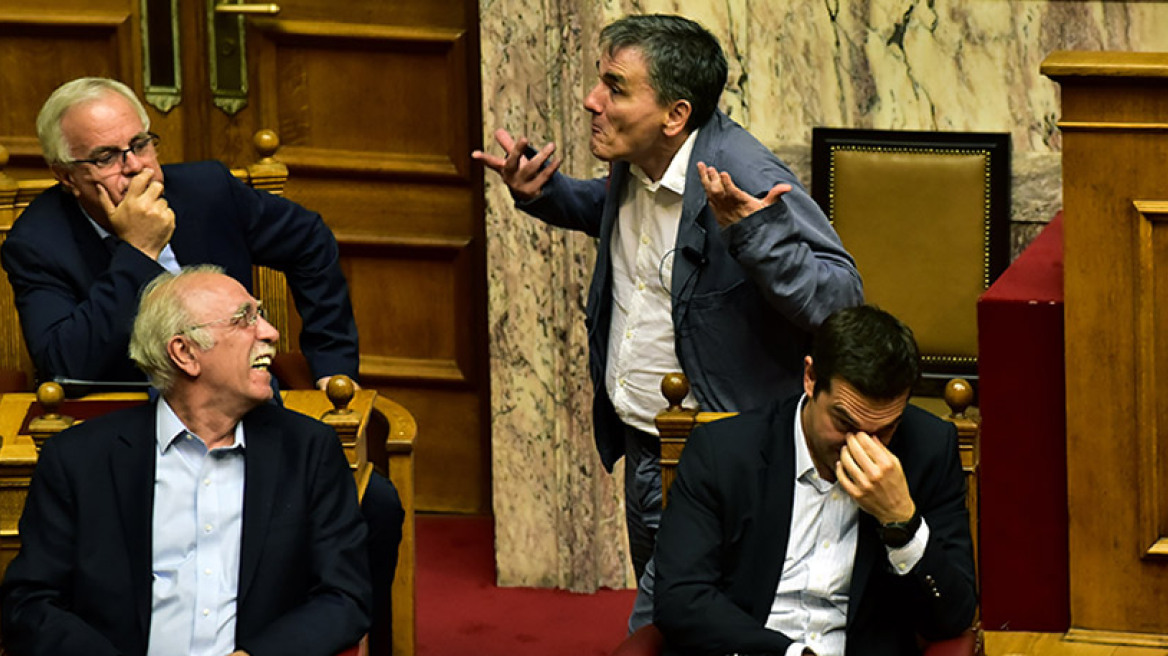 ΣΥΡΙΖΑ-ΑΝΕΛ ψήφισαν και τα νέα προαπαιτούμενα για πάγωμα συντάξεων και μείωση αφορολόγητου