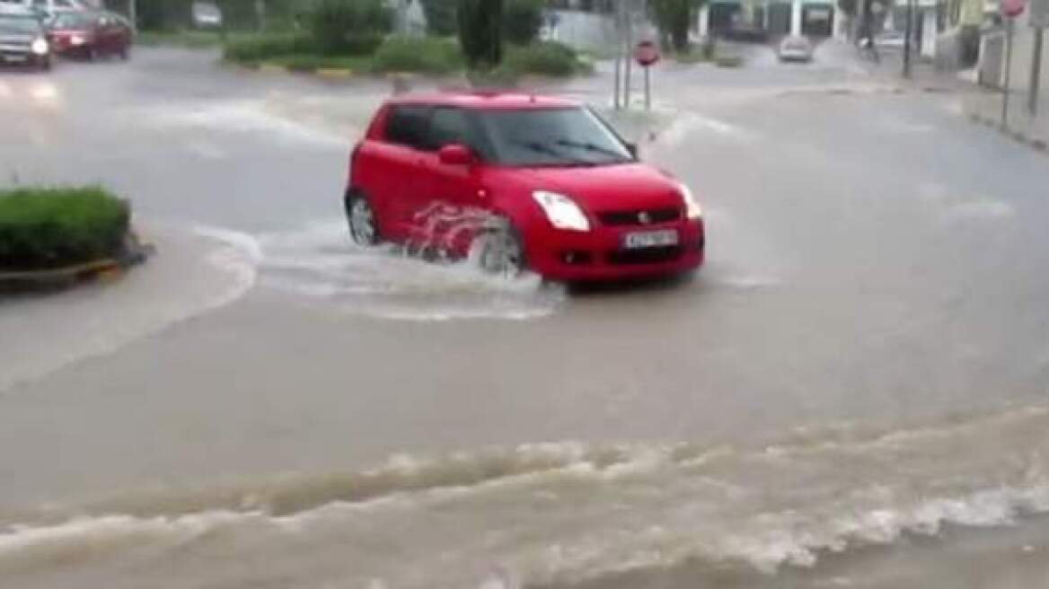 Βίντεο: Πλημμύρισε η Κοζάνη από τις σφοδρές βροχοπτώσεις