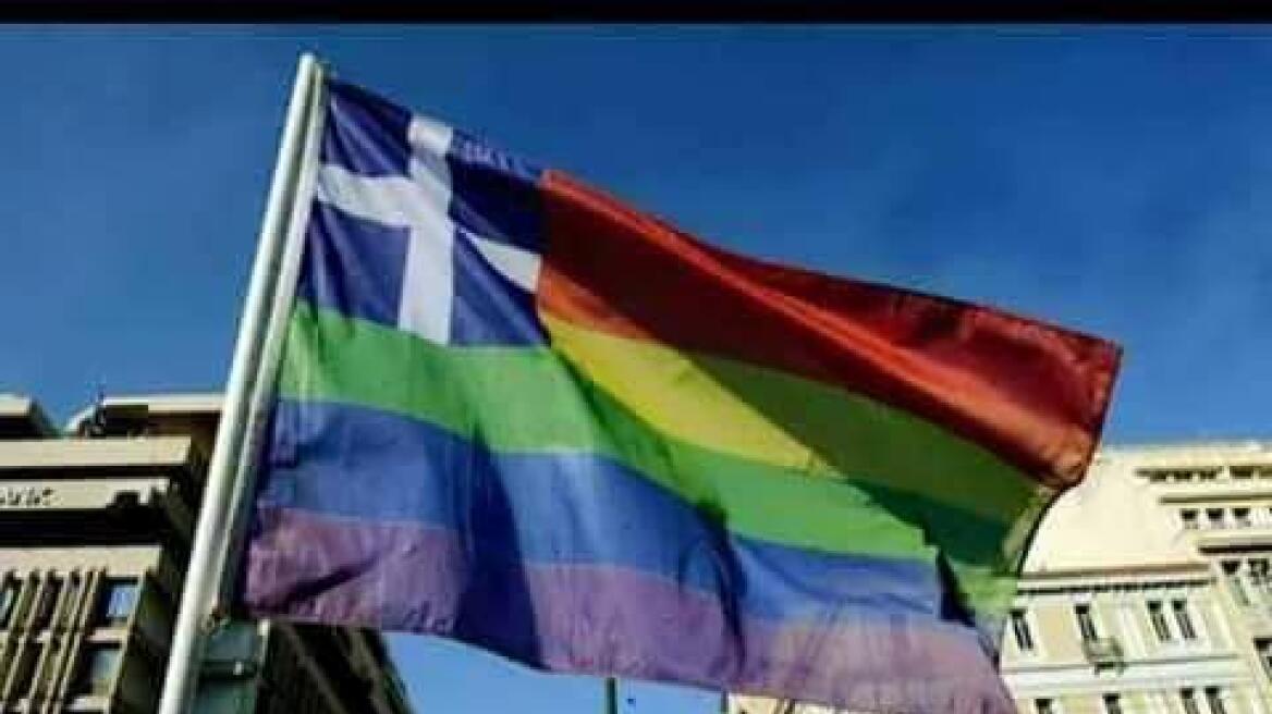 Νικολόπουλος: Οι ομοφυλόφιλοι «κουρέλιασαν» τη σημαία και ο ΣΥΡΙΖΑ κρατούσε... φανάρι! 