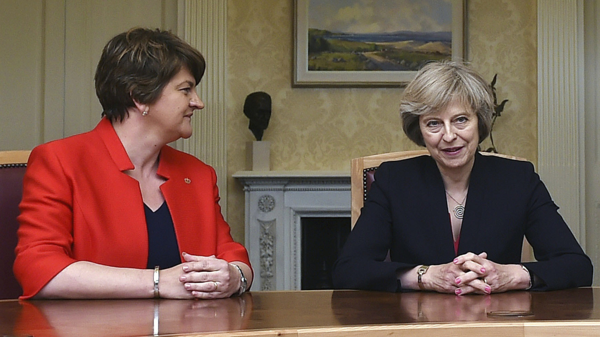 Βρετανία: Σήμερα «κλειδώνει» η συνεργασία της Μέι με τους «υπερσυντηρητικούς» Ιρλανδούς