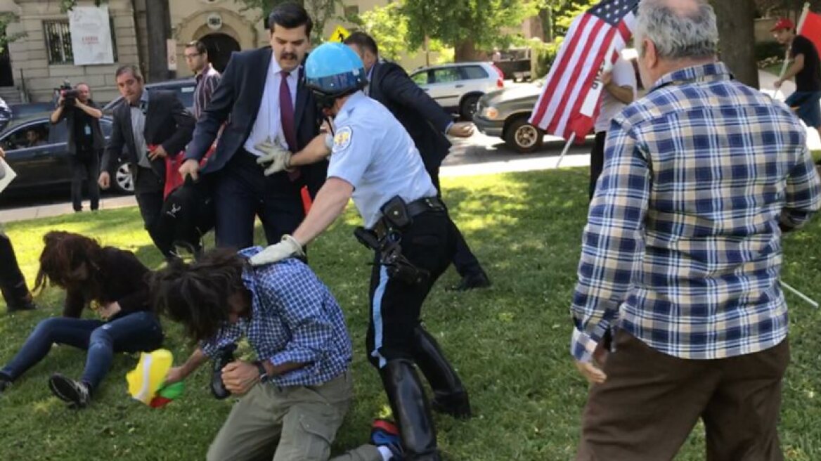 ΗΠΑ: Δύο συλλήψεις για τα επεισόδια έξω από την τουρκική πρεσβεία το Μάιο