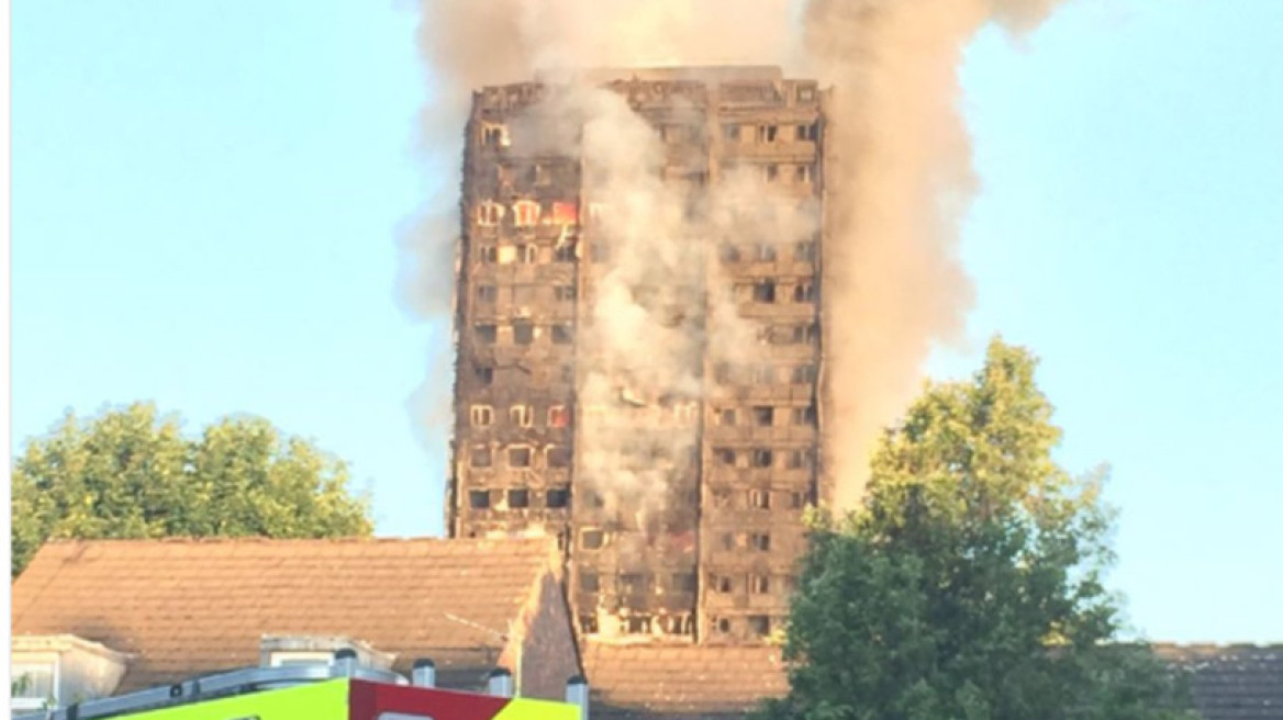 Λονδίνο: Τρομακτική πυρκαγιά σε 24ωροφο κτήριο
