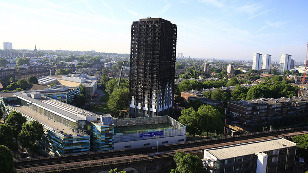 «Grenfell Tower»: Στους 17 οι νεκροί από τον φλεγόμενο πύργο στο Λονδίνο