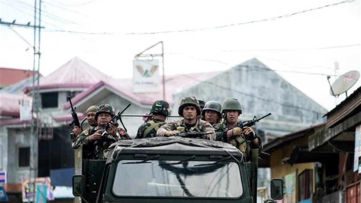 Πόλεμος στρατού-τζιχαντιστών στις Φιλιππίνες: Τουλάχιστον 100 πτώματα στους δρόμους του Μαράουι
