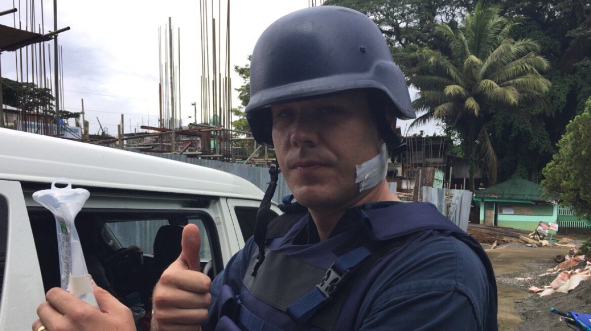 Φωτογραφίες: Τραυματίστηκε από αδέσποτη σφαίρα δημοσιογράφος στις Φιλιππίνες