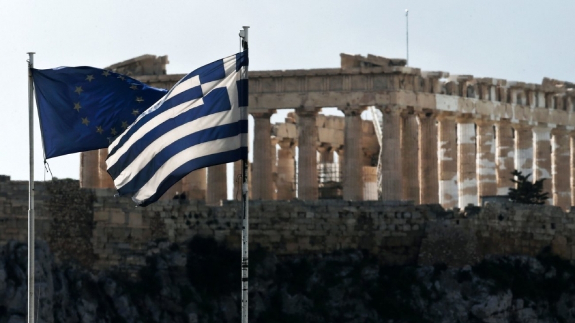 Bloomberg: Η Αθήνα πιέζει στο Eurogroup για λύση στο δράμα του χρέους 