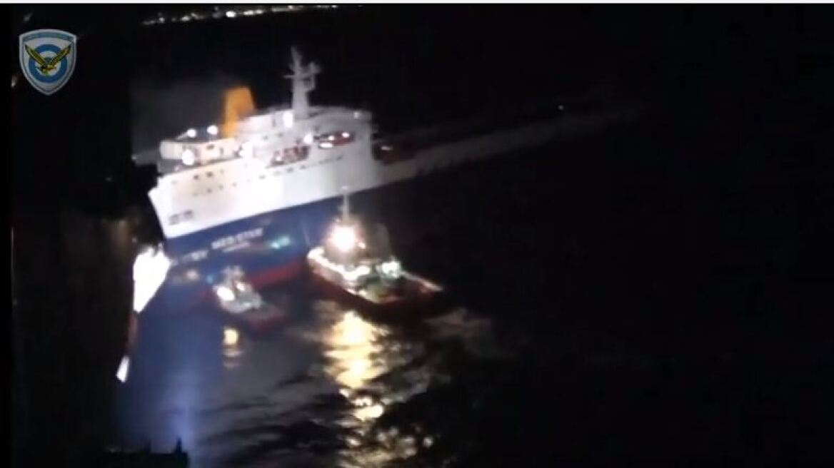 Βίντεο: Super Puma διασώζει το πλήρωμα του πλοίου που έπιασε φωτιά στην Ρόδο  