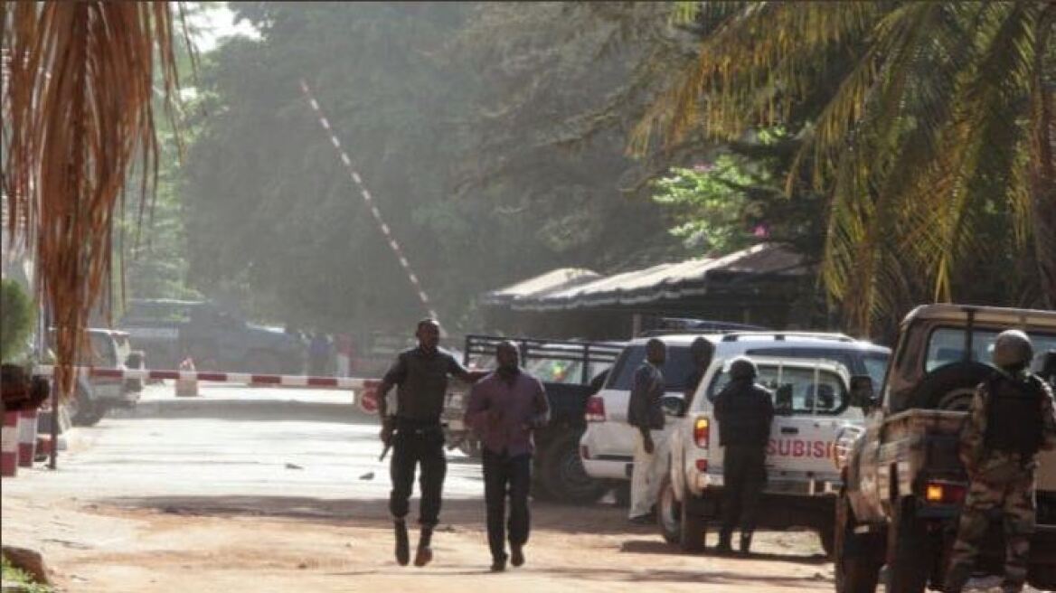 Επίθεση σε τουριστικό θέρετρο στο Μάλι: Δύο νεκροί και όμηροι
