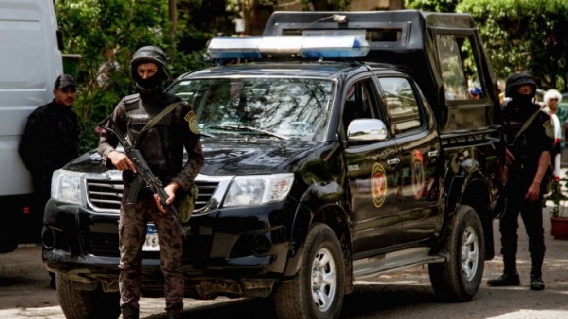 Ένας αστυνομικός νεκρός από έκρηξη βόμβας στο Κάιρο