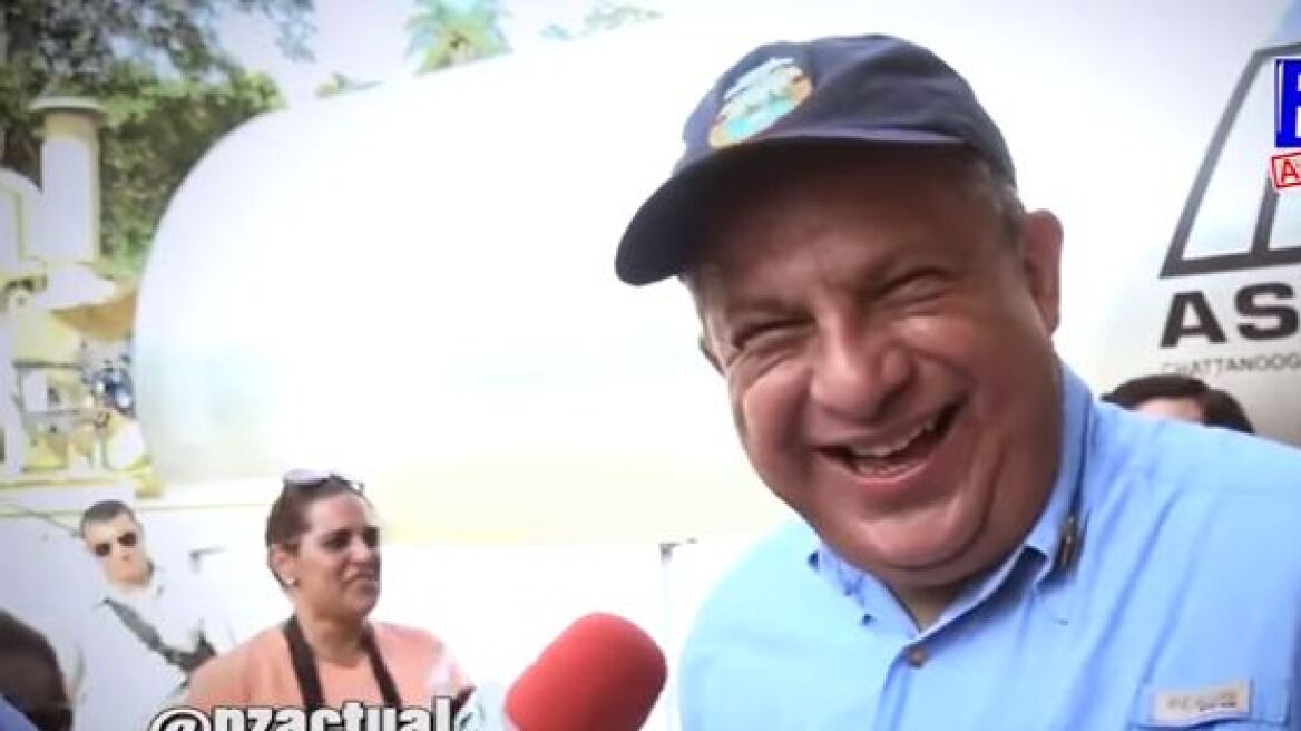 Βίντεο: Ο πρόεδρος της Κόστα Ρίκα κατάπιε σφήκα!