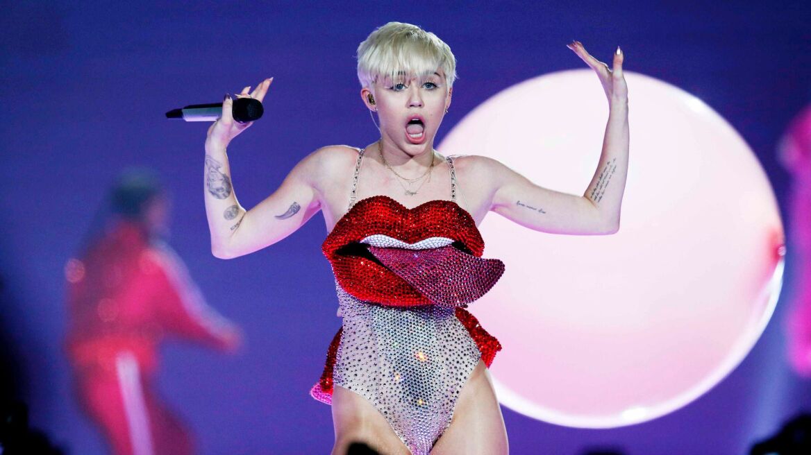 Miley Cyrus και Dolce&Gabbana τσακώθηκαν δημόσια για τον Trump και τον αδερφό της 