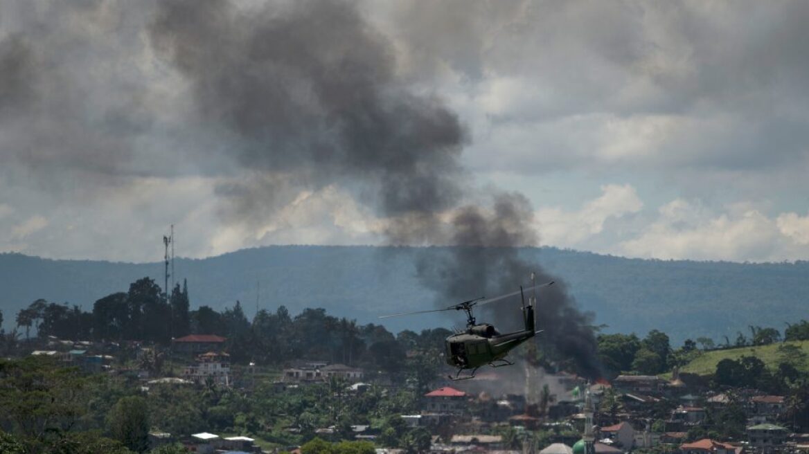 Βίντεο από Φιλιππίνες: Πυροβολικό και αεροπορία «βομβαρδίζουν» τους τζιχαντιστές στο Μαράουι