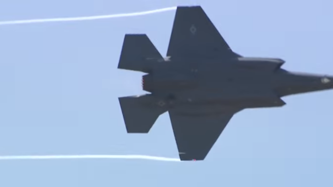 The F-35 aerial demonstration in the 2017 Paris Air Show! (AMAZING VIDEO)