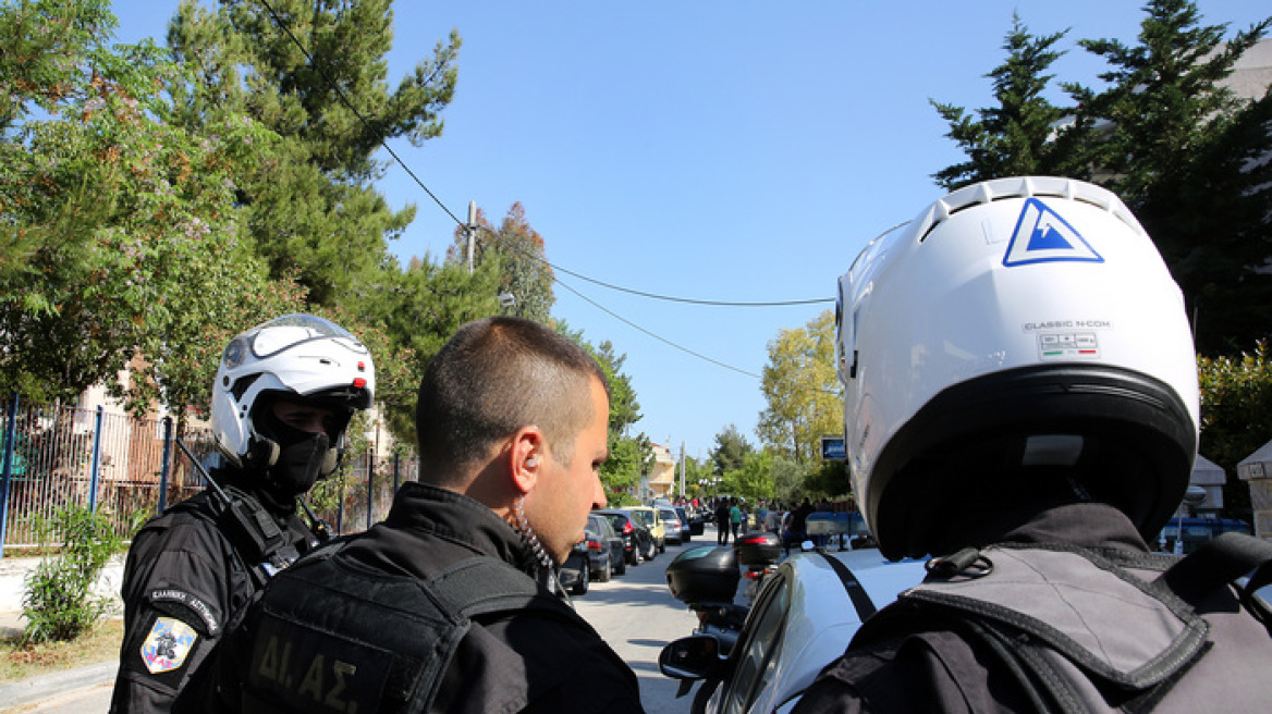 Είκοσι συλλήψεις σε επιχείρηση της Αστυνομίας σε καταυλισμό Ρομά