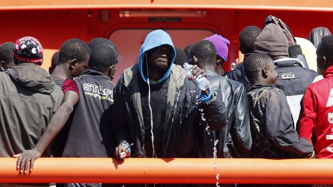 Πάνω από 400 μετανάστες διασώθηκαν στα ανοικτά των ισπανικών ακτών 