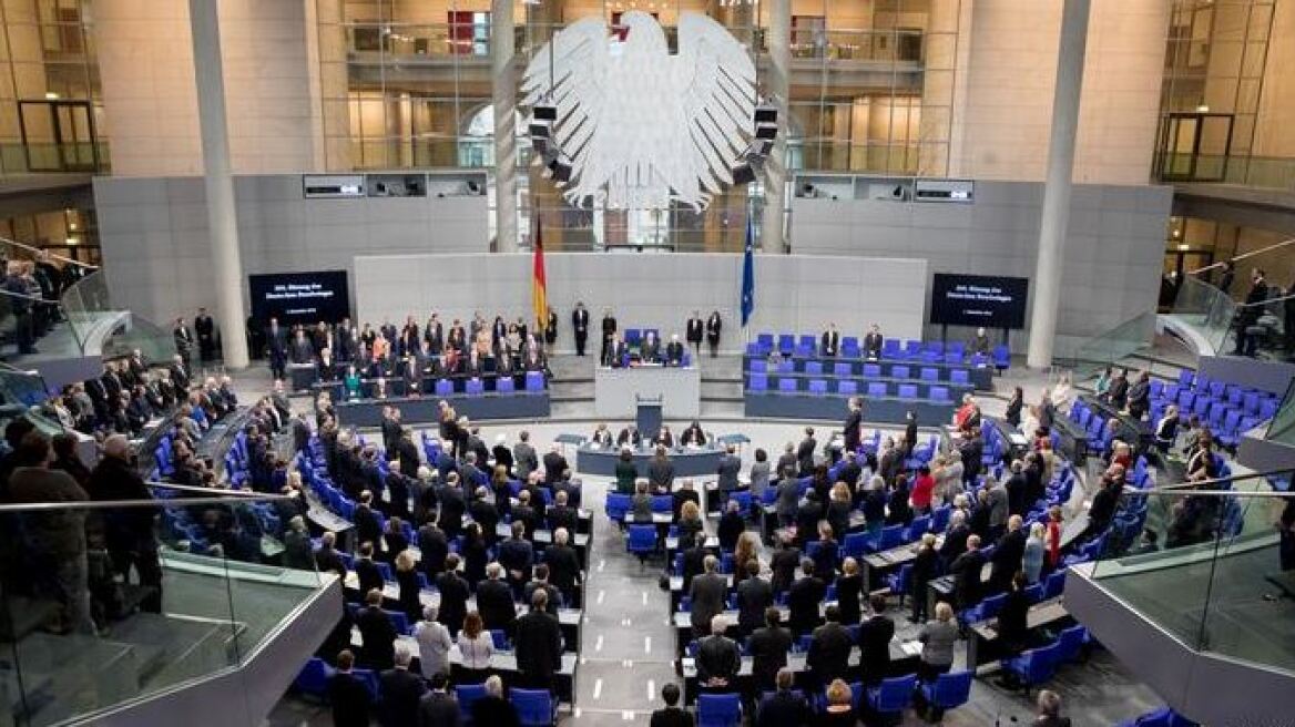 Γερμανική βουλή: Πυρά κατά Σόιμπλε για το ελληνικό ζήτημα