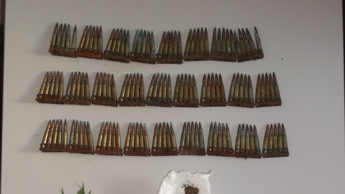 Δεκάδες σφαίρες μαζί με μίνι χασισοφυτεία στα Γρεβενά