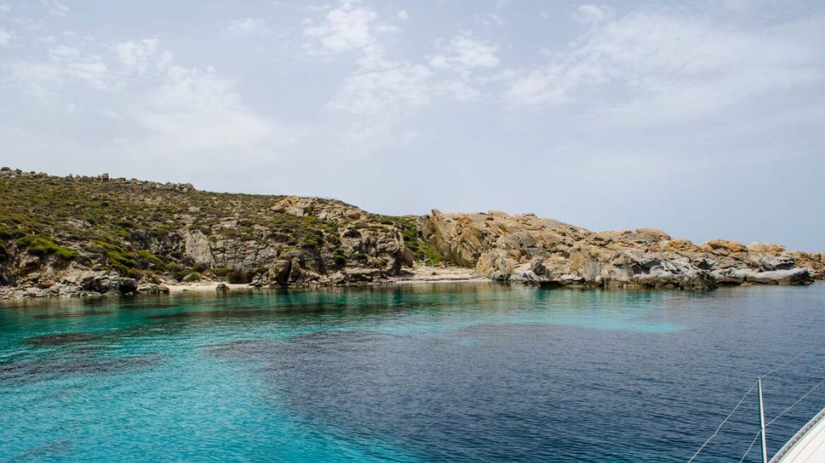 A day trip to the Greek islands of Delos & Rhenia (PHOTOS)
