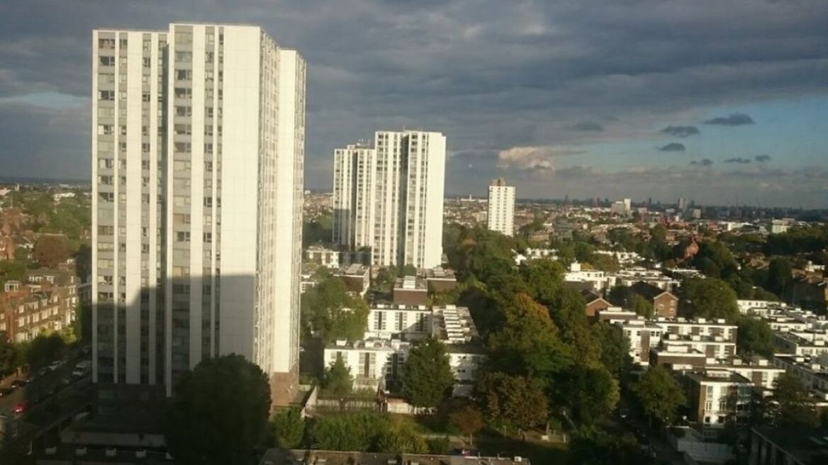 Λονδίνο: Εκκενώνονται πέντε πύργοι κατοικιών με «εύφλεκτη επένδυση» όπως εκείνη του Γκρένφελ