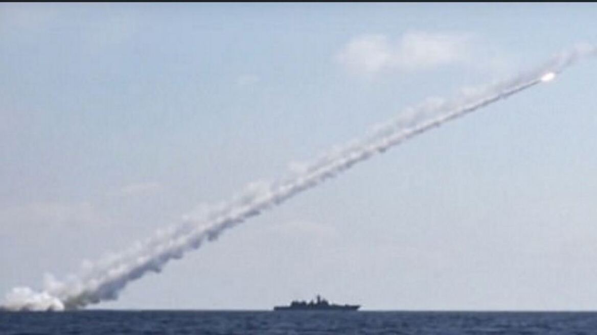Βίντεο: Η Ρωσία σφυροκοπά με πυραύλους από φρεγάτες και υποβρύχια τους τζιχαντιστές