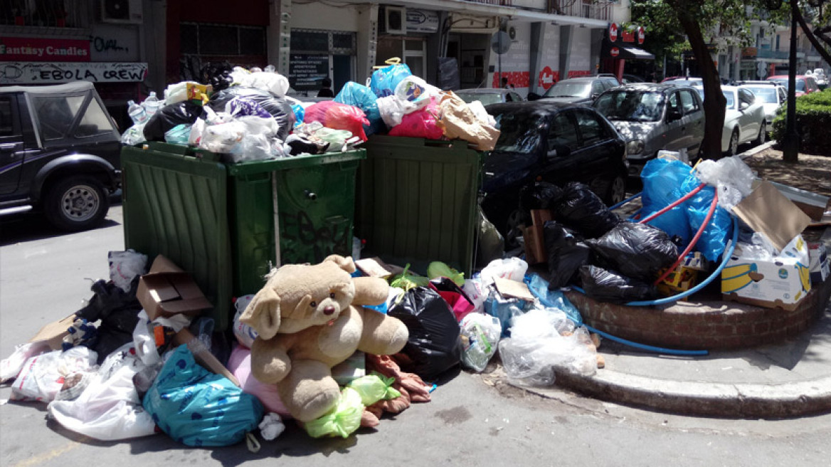 Αδιέξοδο με τόνους σκουπιδιών στους δρόμους: Κρίσιμη συνεδρίαση της ΠΟΕ-ΟΤΑ 