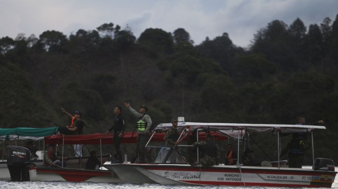 Δραματικό βίντεο: Η στιγμή που βυθίζεται πλοιάριο στην Κολομβία παρασύροντας στο θάνατο 9 άτομα