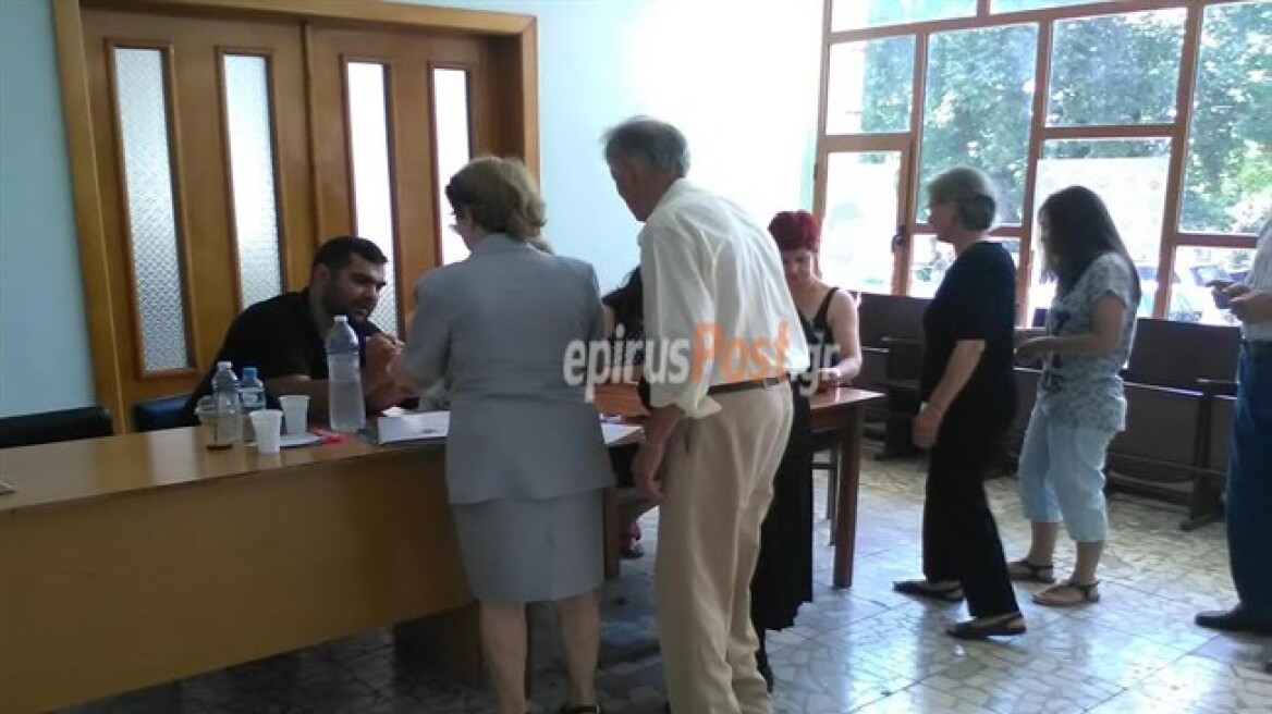 Κάλπες στην Αλβανία: Προβάδισμα στον Έντι Ράμα δίνουν τα exit polls