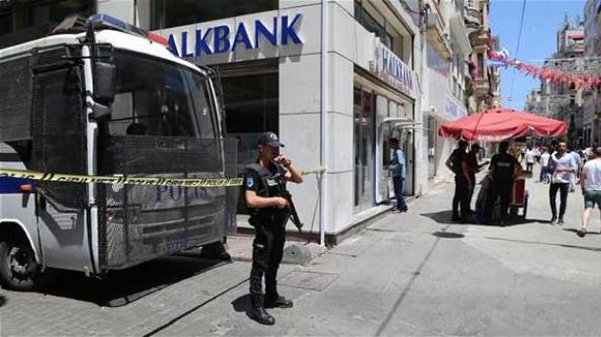 Η τουρκική αστυνομία διαλύει το «Gay Pride» με πλαστικές σφαίρες 