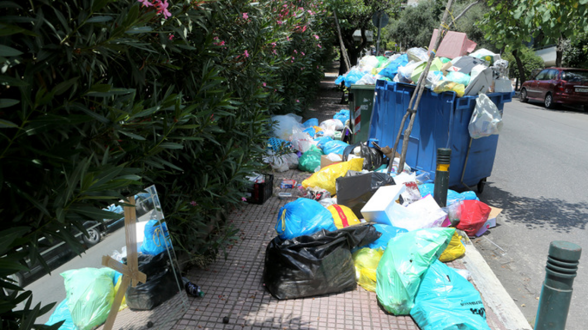 Χανιά: Άρχισε από το πρωί η αποκομιδή των απορριμμάτων από δρόμους της πόλης