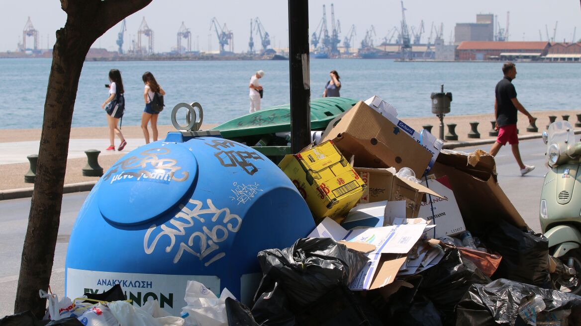 Συμβασιούχοι του Δήμου Θεσσαλονίκης: Θα μπλοκάρουμε τη διαδικασία συλλογής σκουπιδιών από ιδιώτες