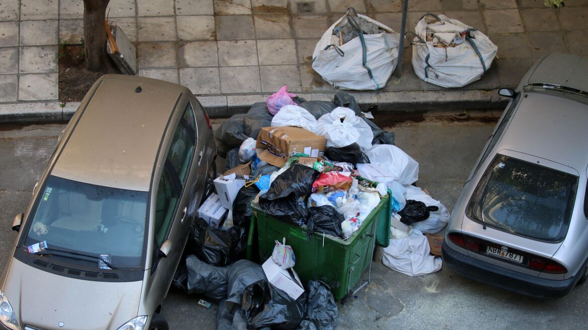 Εισαγγελική έρευνα για τους τόνους σκουπιδιών στους δρόμους