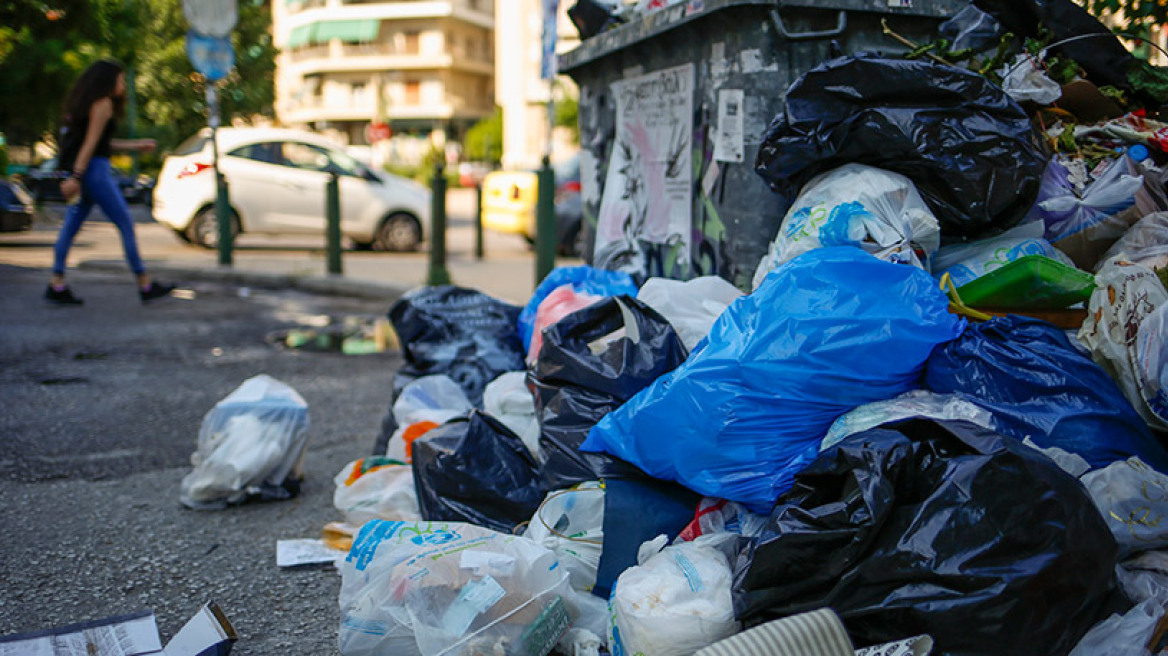Τα σκουπίδια πνίγουν την Αθήνα: Στις 16.00 ξεκίνησε τελικά η κρίσιμη συνεδρίαση της ΠΟΕ-ΟΤΑ