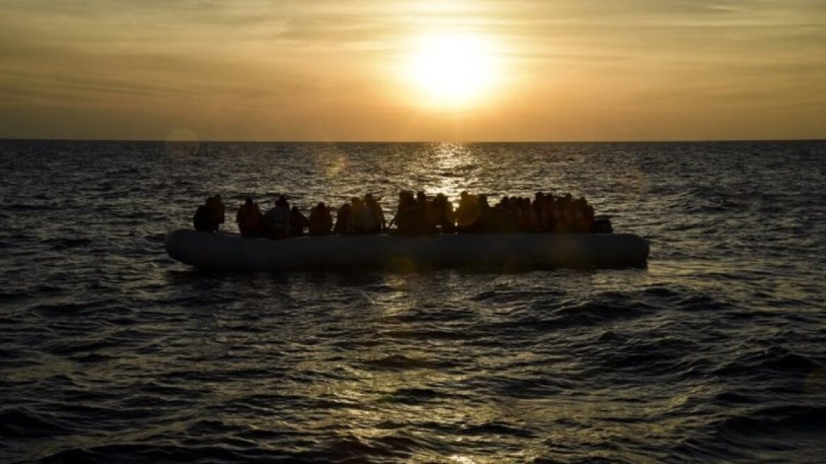 Με «μπλόκο» των πλοίων διάσωσης μεταναστών στα λιμάνια της απειλεί η Ιταλία