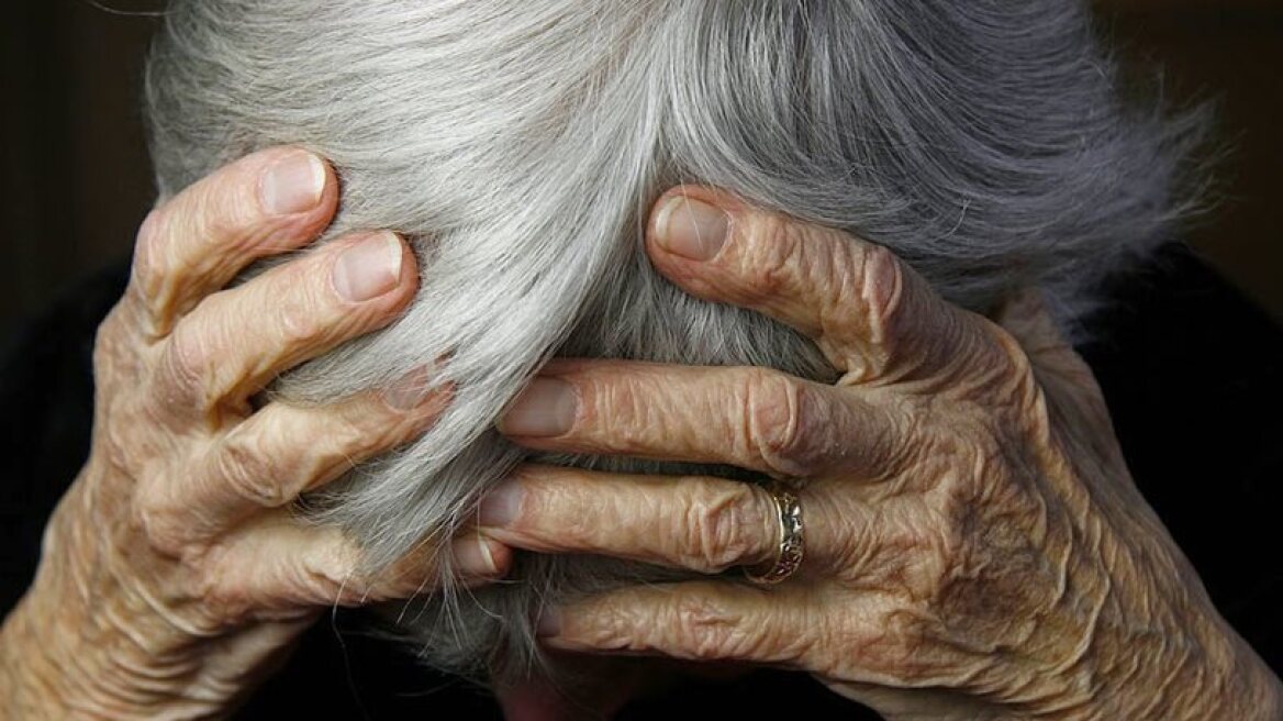 Δράμα: Άρπαξαν τις οικονομίες ηλικιωμένης με το πρόσχημα βλάβης της Δ.Ε.Η.