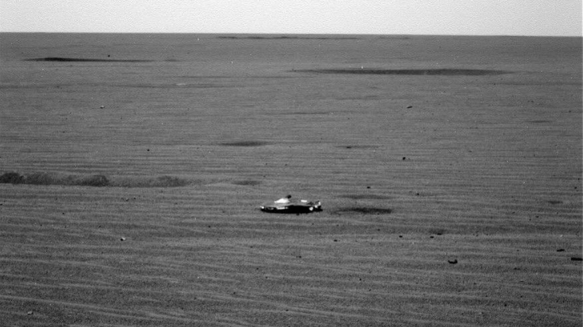 Odd NASA Curiosity Rover photos restart life on Mars debate