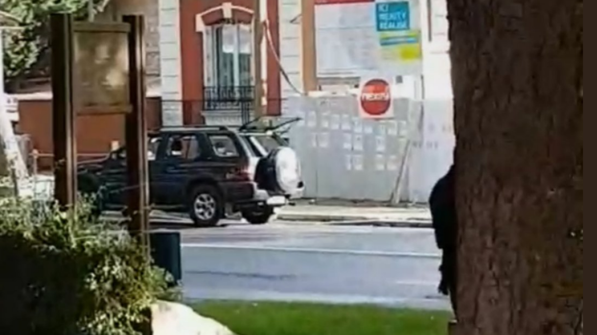 Συναγερμός στη Γαλλία: Επιχείρησε να παρασύρει πεζούς έξω από τζαμί!