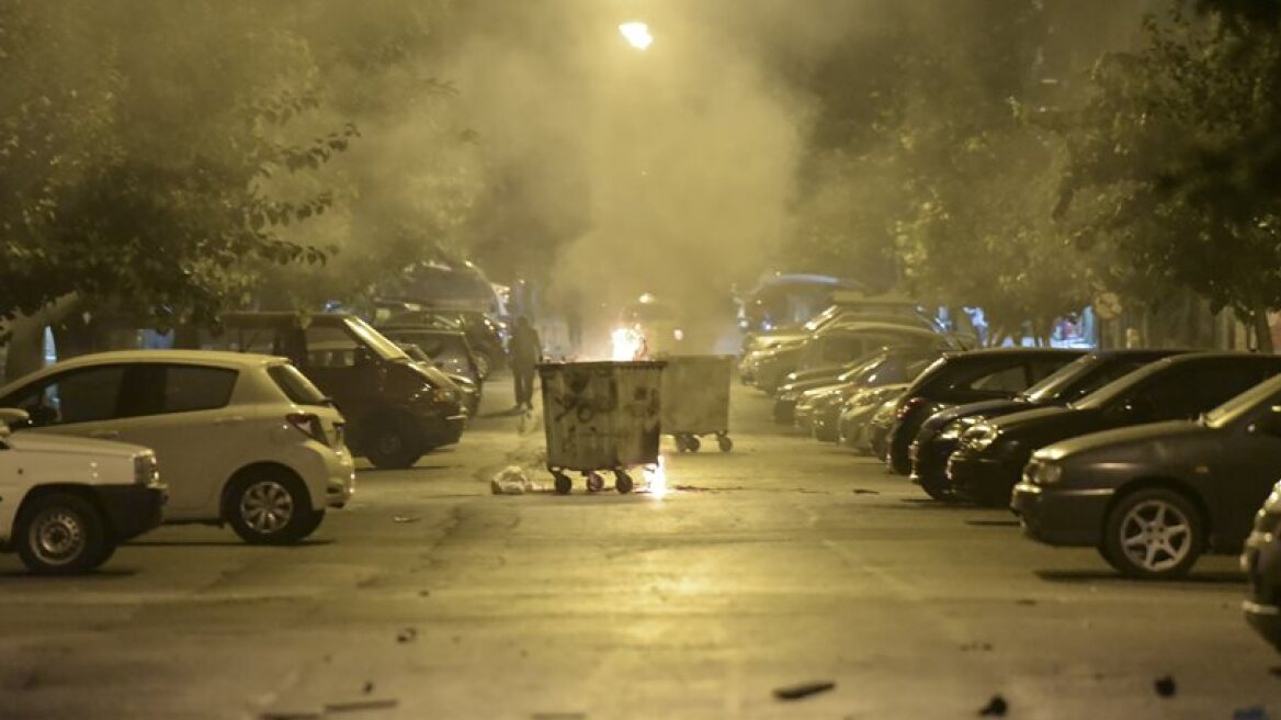 Police clash with anti-establishment groups in Exarchia (video-photos)