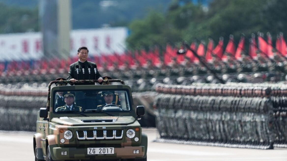 Βίντεο: Στρατιωτική επιθεώρηση στην Κίνα υπό το βλέμμα του προέδρου Σι