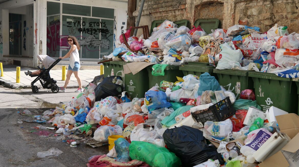 Μαζεύουν τα σκουπίδια από τους δρόμους - Σε τρεις μέρες θα καθαρίσει η Αθήνα