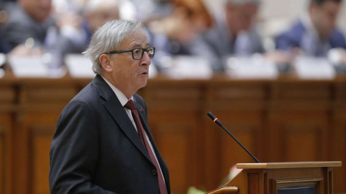 Τσαντίστηκε ο Γιούνκερ με το άδειο ευρωπαϊκό κοινοβούλιο: «Είναι γελοίο»
