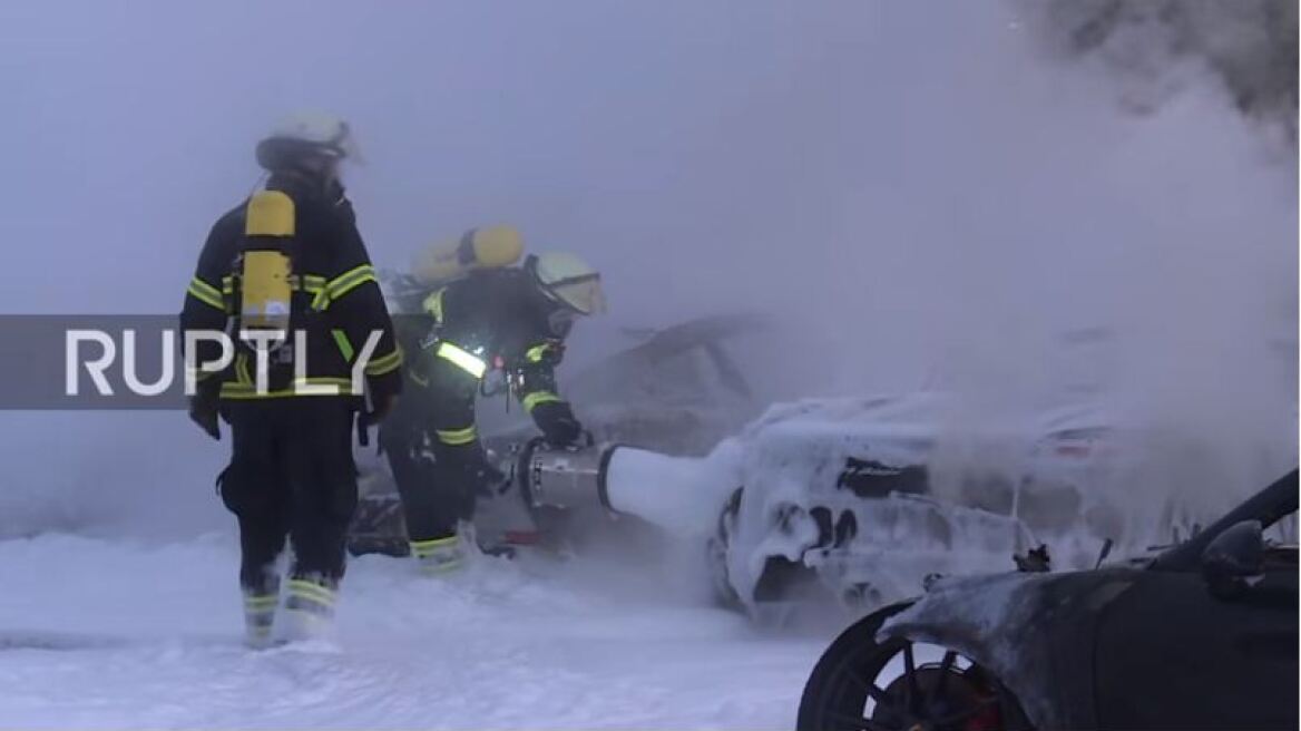 Αμβούργο: Εμπρηστική επίθεση στο κέντρο της Πόρσε - Κάηκαν 10 αυτοκίνητα