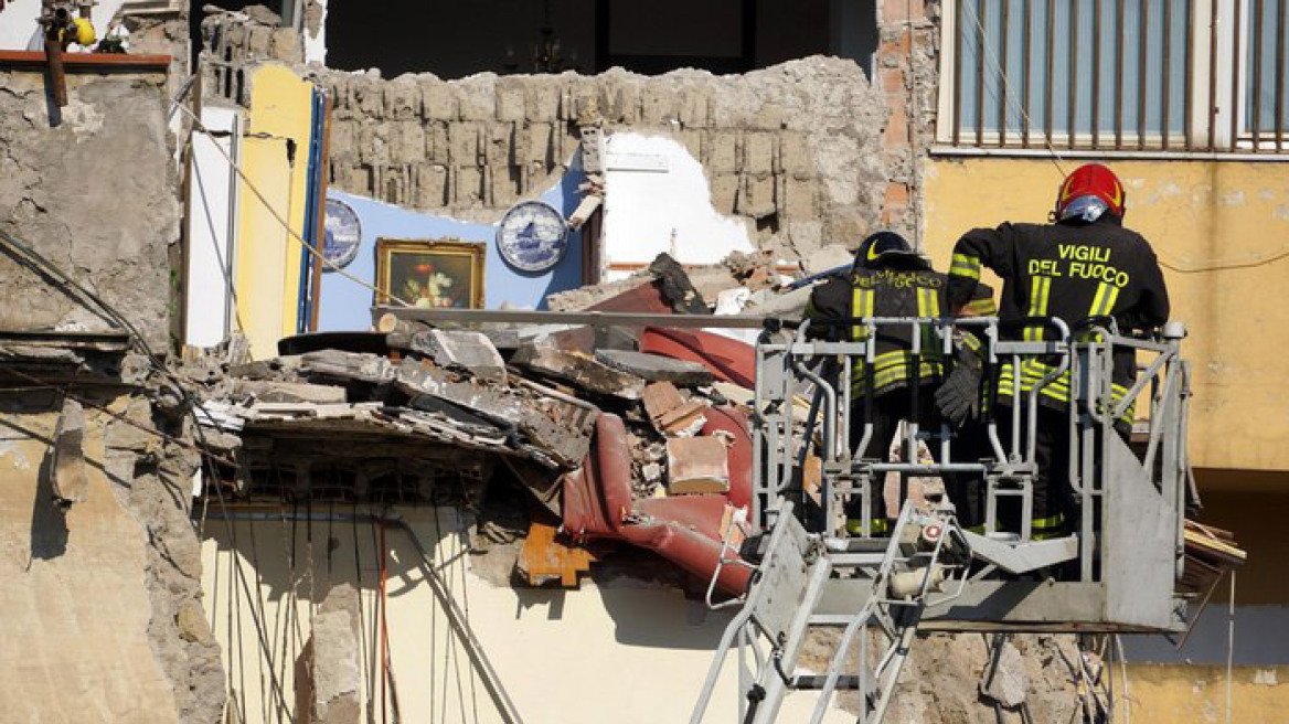 Κατέρρευσε τετραώροφο κτήριο στη Νάπολη - Επτά αγνοούμενοι