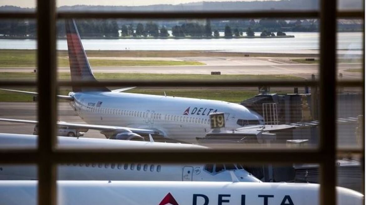 ΗΠΑ: Επιβάτης της πρώτης θέσης επιτέθηκε σε αεροσυνοδό των Delta Air Lines