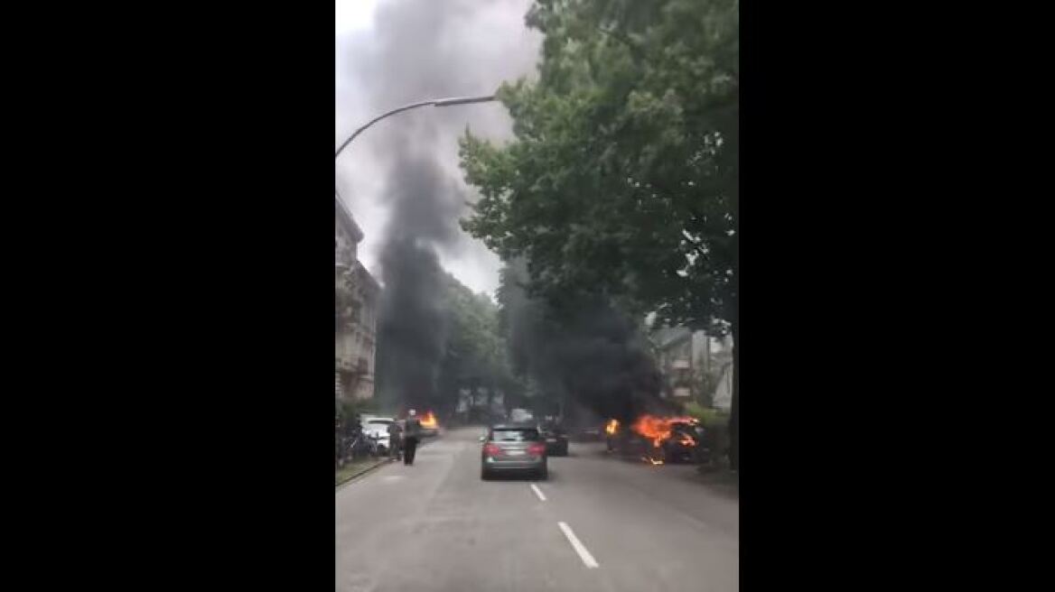 Αμβούργο: Με φωτιές σε περιπολικά συνεχίστηκαν τα επεισόδια για τη G20
