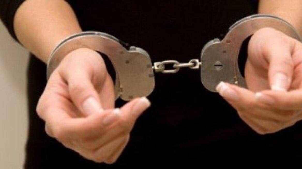 «Θηλυκές» συλλήψεις φυγόποινων για κλοπές