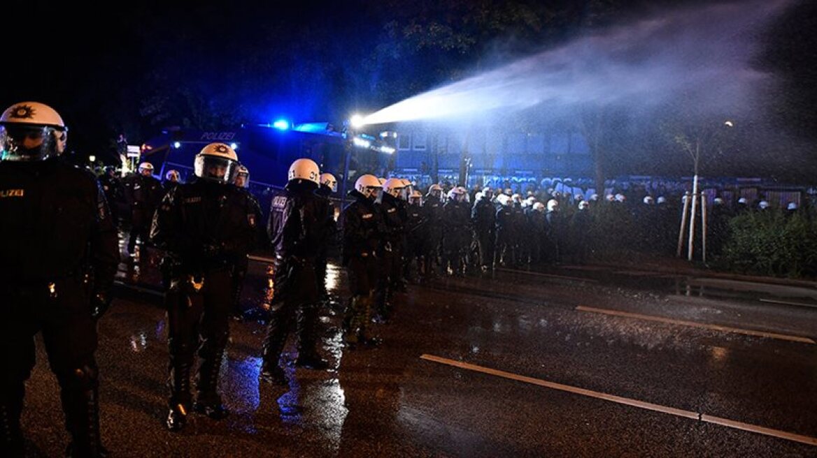 Νύχτα «κόλαση» στο Αμβούργο με τους αντικαπιταλιστές διαδηλωτές - Υπό έλεγχο η κατάσταση 