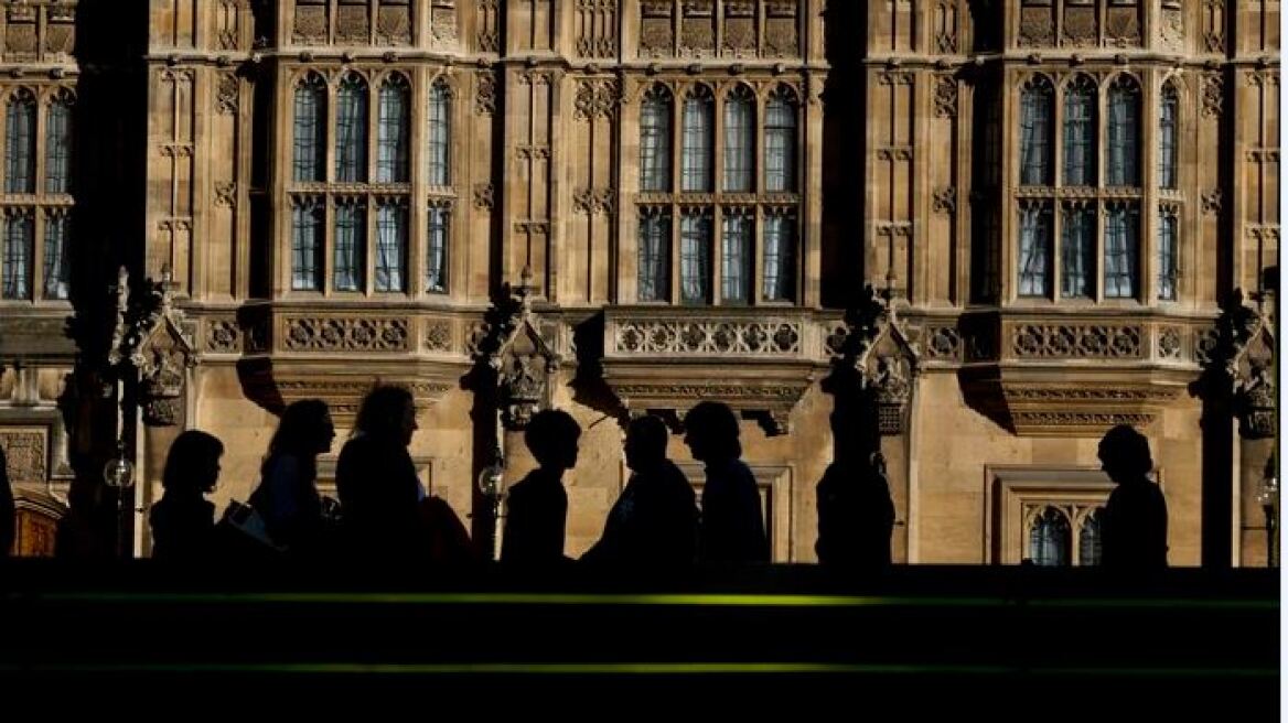 Εκκενώθηκε το βρετανικό κοινοβούλιο μετά από συναγερμό για φωτιά
